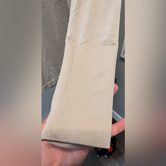 Lulu lemon long sleeve top - Picture 2 of 6